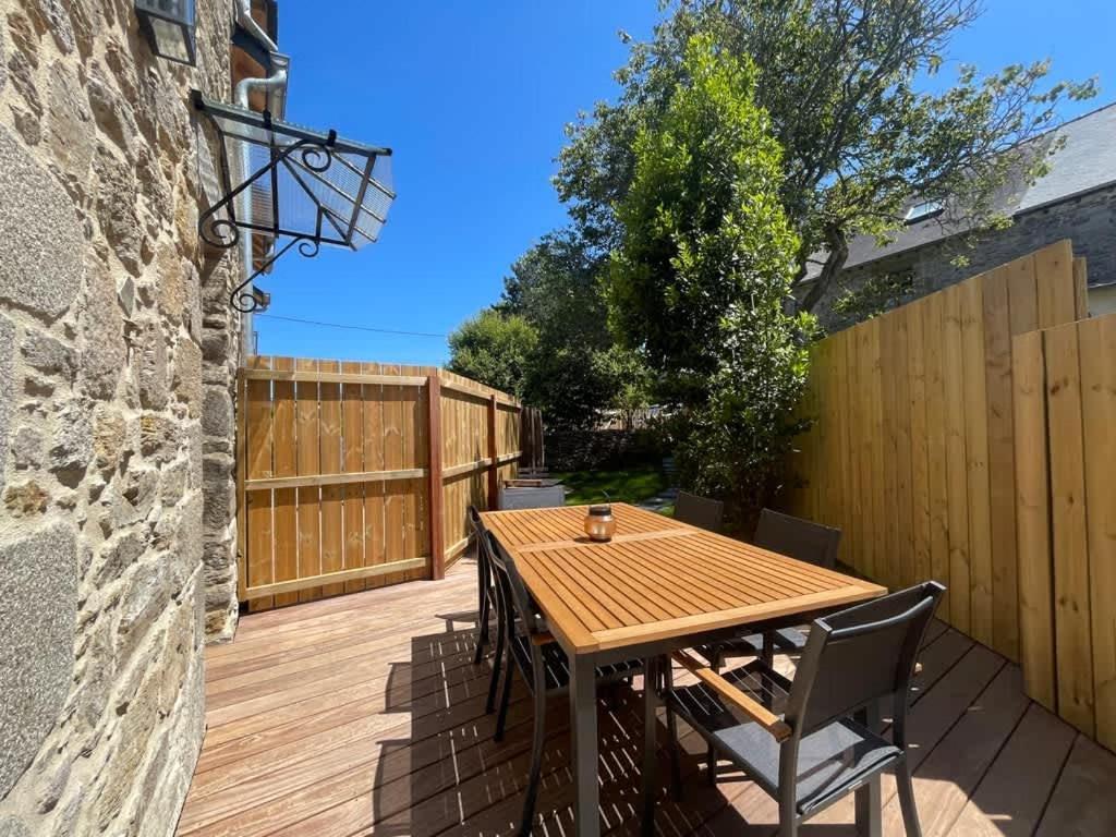 Le Rocher- Belle Maison De Charme -Jardin/Parking Cancale Exterior photo
