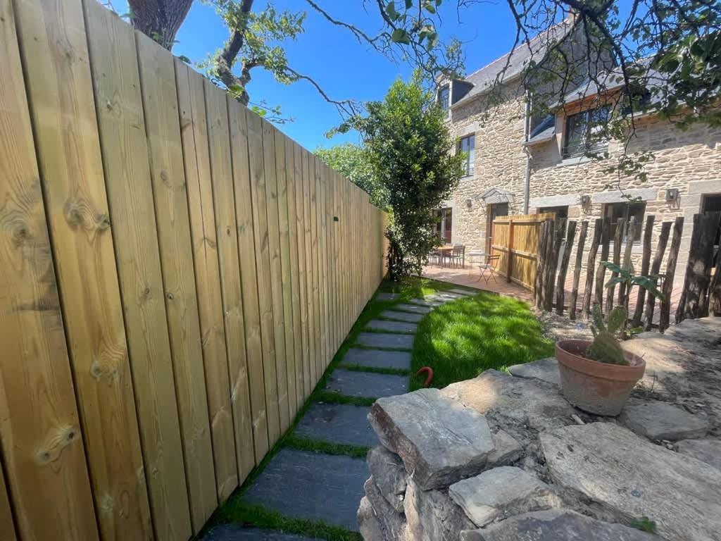 Le Rocher- Belle Maison De Charme -Jardin/Parking Cancale Exterior photo