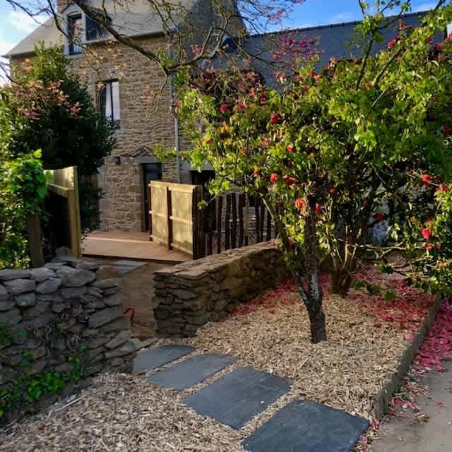 Le Rocher- Belle Maison De Charme -Jardin/Parking Cancale Exterior photo